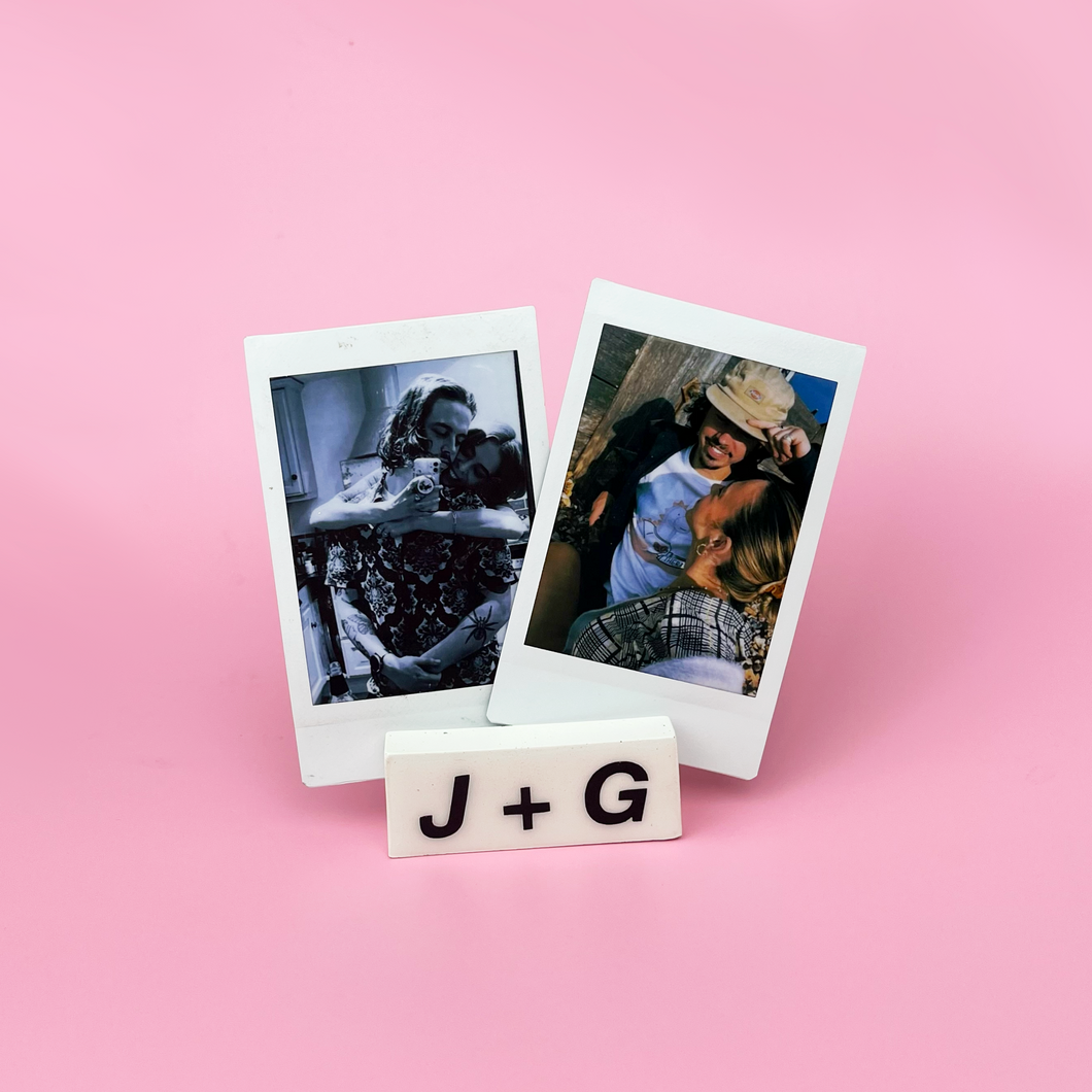 COUPLES INITIALS PHOTO/MEMENTO STAND