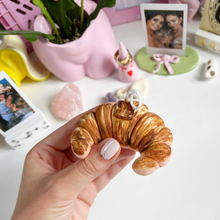 Load image into Gallery viewer, croissant candle
