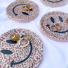 Load image into Gallery viewer, LEOPARD SMILEY DISH
